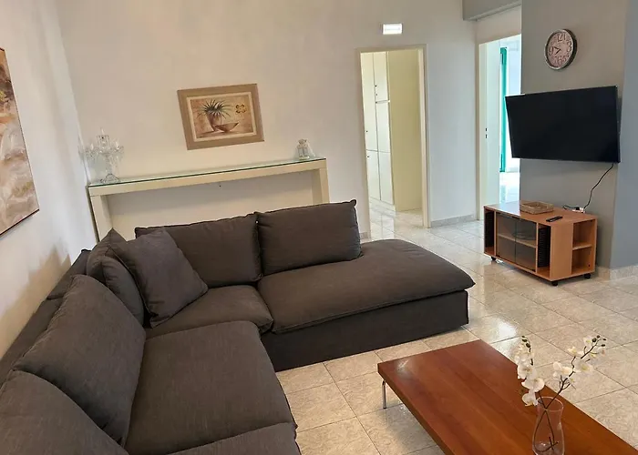 Christos Apt - City Center W/ Royal Garden View